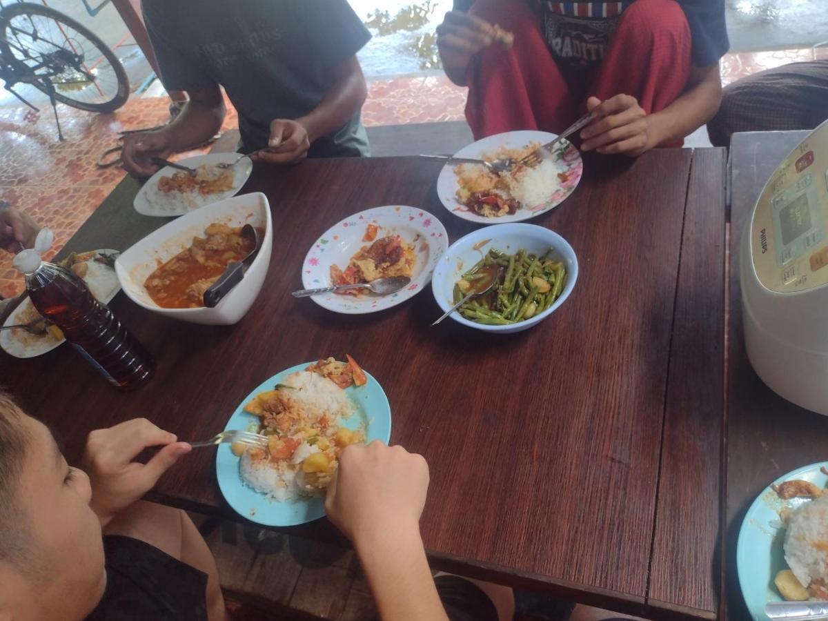 Mae Sot Commune 외부 사진